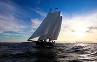New York yacht America 2.0 starboard bow